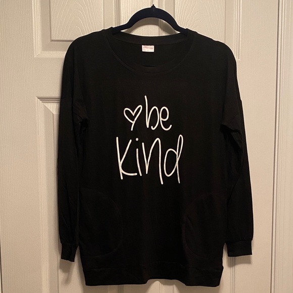 Mom’s care Tops - Mom’s care Black 'Be Kind' Long Sleeve Shirt…size S